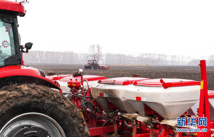 (在習(xí)近平新時(shí)代中國特色社會主義思想指引下——新時(shí)代新作為新篇章·習(xí)近平總書記關(guān)切事·圖文互動)(11)春耕忙 信心足——谷雨時(shí)節(jié)走馬東北直擊糧事