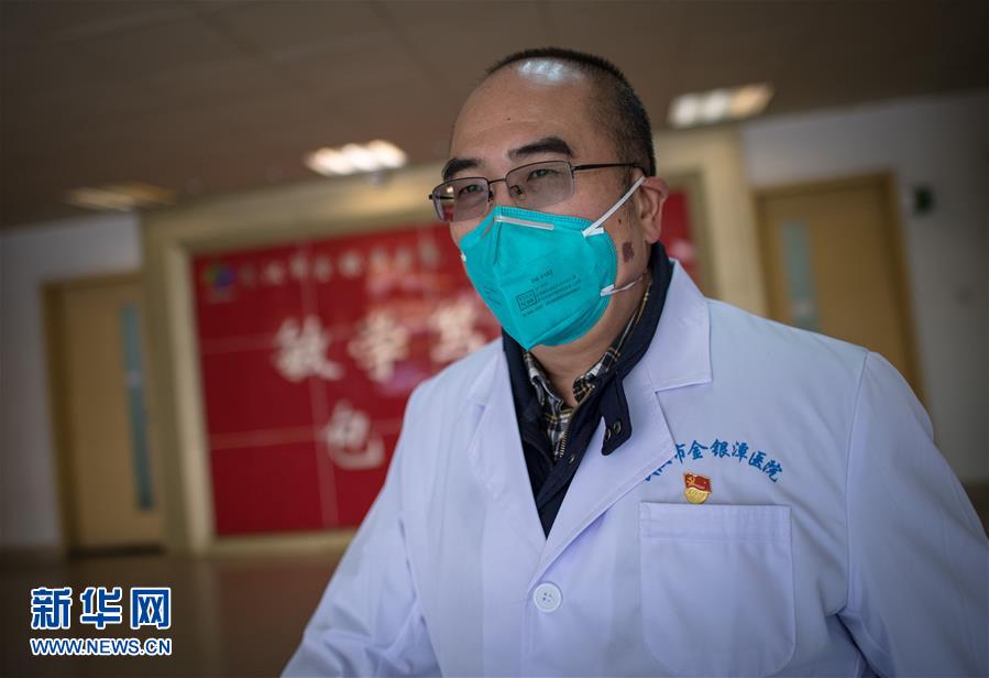 （在習(xí)近平新時(shí)代中國(guó)特色社會(huì)主義思想指引下&mdash;&mdash;新時(shí)代新作為新篇章&middot;習(xí)近平總書記關(guān)切事&middot;圖文互動(dòng)）（3）錘煉意志　輕裝上陣&mdash;&mdash;黨員干部在一線磨礪閃光故事