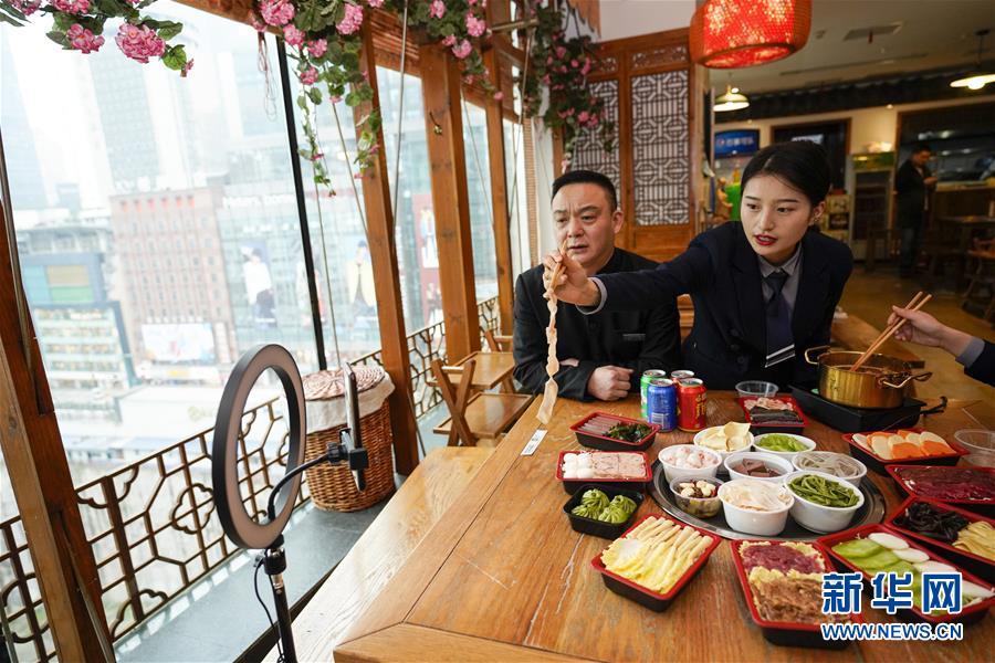 (在習(xí)近平新時(shí)代中國(guó)特色社會(huì)主義思想指引下——新時(shí)代新作為新篇章·習(xí)近平總書記關(guān)切事·圖文互動(dòng))(1)順勢(shì)而為開(kāi)新局——新就業(yè)形態(tài)發(fā)展觀察