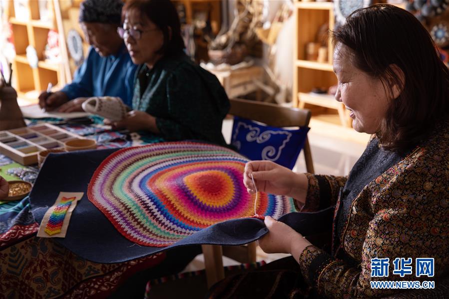 （在習(xí)近平新時代中國特色社會主義思想指引下&mdash;&mdash;新時代新作為新篇章&middot;習(xí)近平總書記關(guān)切事&middot;圖文互動）（1）讓每一個角落都感受到幸福的溫情&mdash;&mdash;人口較少民族在脫貧攻堅大潮中的奮進(jìn)故事