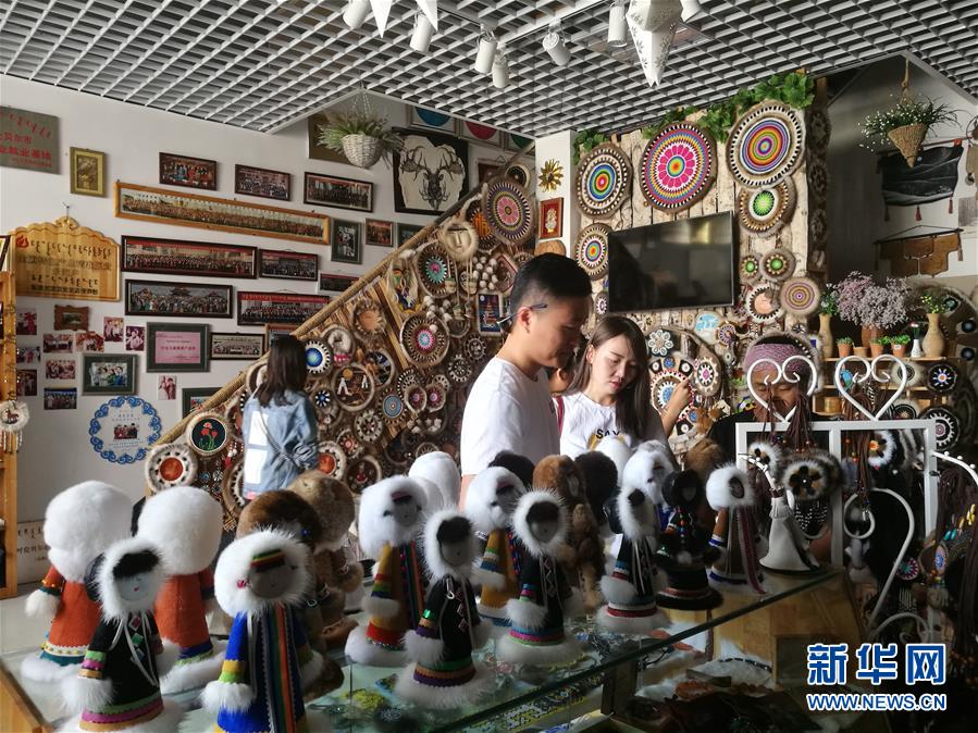 （在習(xí)近平新時代中國特色社會主義思想指引下&mdash;&mdash;新時代新作為新篇章&middot;習(xí)近平總書記關(guān)切事&middot;圖文互動）（3）讓每一個角落都感受到幸福的溫情&mdash;&mdash;人口較少民族在脫貧攻堅大潮中的奮進(jìn)故事