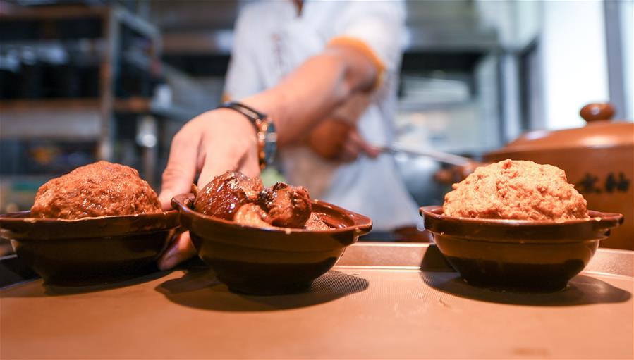 （在習(xí)近平新時代中國特色社會主義思想指引下&mdash;&mdash;新時代新作為新篇章&middot;習(xí)近平總書記關(guān)切事&middot;圖文互動）（2）讓&ldquo;舌尖上的節(jié)約&rdquo;成為習(xí)慣&mdash;&mdash;全社會營造浪費可恥、節(jié)約為榮的氛圍掃描