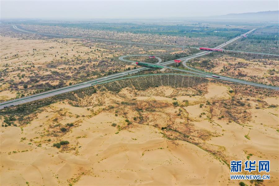 （在習(xí)近平新時代中國特色社會主義思想指引下&mdash;&mdash;新時代新作為新篇章&middot;習(xí)近平總書記關(guān)切事&middot;圖文互動）（11）綠意，在黃沙中鋪展&mdash;&mdash;我國防沙治沙紀(jì)實(shí)