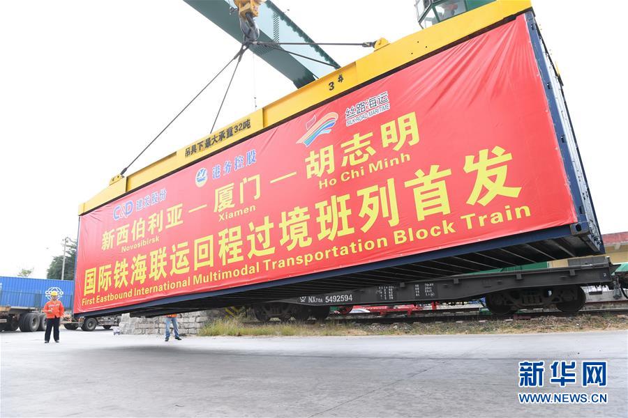 （在習(xí)近平新時(shí)代中國(guó)特色社會(huì)主義思想指引下&mdash;&mdash;新時(shí)代新作為新篇章&middot;習(xí)近平總書(shū)記關(guān)切事&middot;圖文互動(dòng)）（6）我家大門(mén)常打開(kāi)&mdash;&mdash;經(jīng)濟(jì)特區(qū)全方位對(duì)外開(kāi)放故事