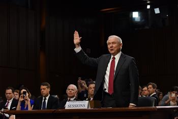 美司法部長(zhǎng)國(guó)會(huì)作證否認(rèn)&ldquo;通俄&rdquo;