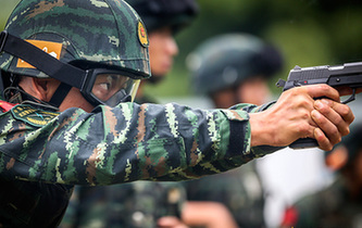 特戰(zhàn)隊(duì)員練就&ldquo;快槍手&rdquo; 5發(fā)子彈3秒內(nèi)出膛