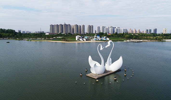 奔小康 看老鄉(xiāng)|開(kāi)啟幸福&ldquo;小康萬(wàn)馬&rdquo; 繪出美麗&ldquo;夢(mèng)里水鄉(xiāng)&rdquo;