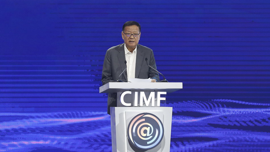 劉長(zhǎng)樂做主題演講