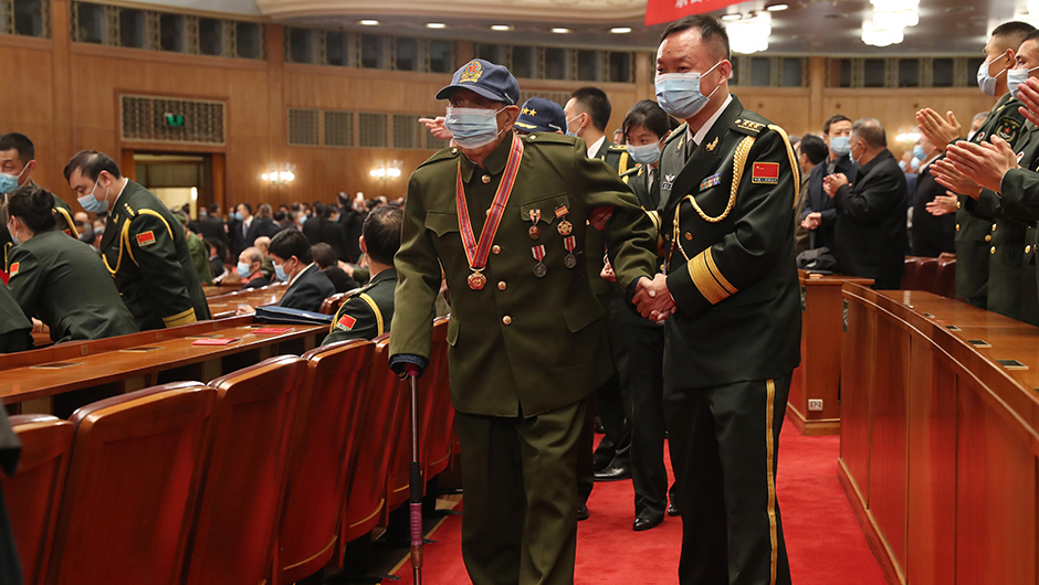 志愿軍老戰(zhàn)士、老同志入場