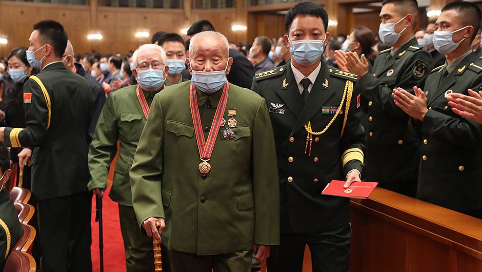 志愿軍老戰(zhàn)士、老同志入場