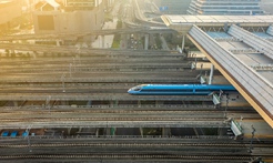 在沒有路的地方，中國探出一條條新路