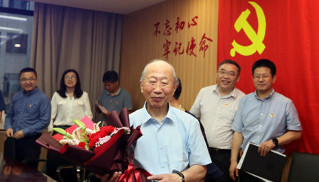 新黨員陳振新：&ldquo;雖已耄耋，紅心向黨！&rdquo;