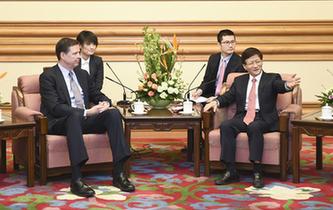 孟建柱會(huì)見美國聯(lián)邦調(diào)查局局長科米