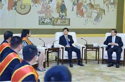 孟建柱會(huì)見買買提江&middot;托乎尼牙孜同志先進(jìn)事跡報(bào)告團(tuán)