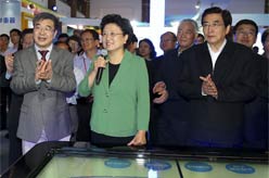 劉延?xùn)|、郭金龍參加2016年全國科技活動周活動