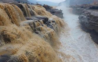 壺口瀑布迎來&ldquo;桃花汛&rdquo;