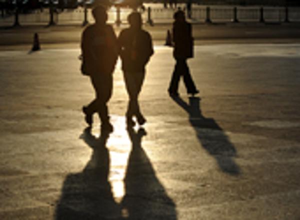 大會閉幕，廣場上來的最早的還是新聞記者