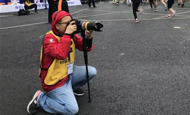 影像馬拉松③|拍馬拉松的人：一邊是理想，一邊是現(xiàn)實(shí)