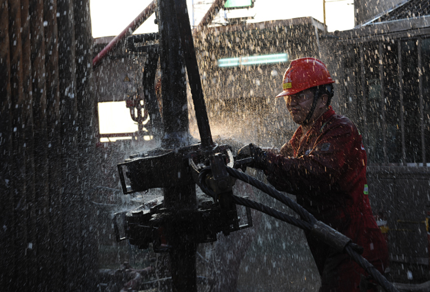 海上作業(yè)更多時(shí)刻是艱苦和孤獨(dú)。