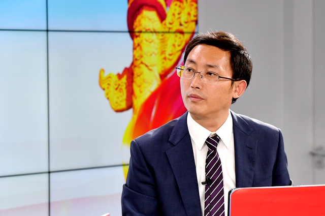 繼往是為了開來，那么開什么來？我們的未來是什么？我們現(xiàn)在站在什么歷史方位上？往哪里去走？