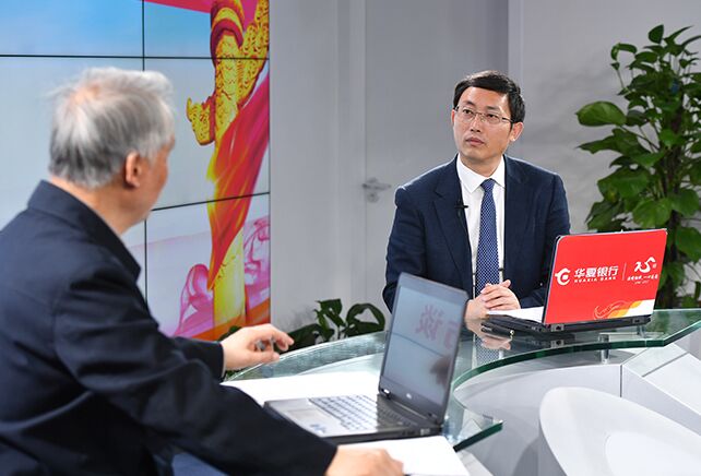 您再給我們梳理一下，黨章中有關(guān)&ldquo;基本路線&rdquo;的修改情況。