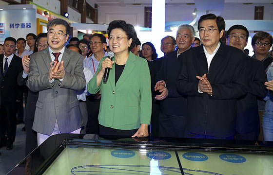 劉延?xùn)|、郭金龍參加2016年全國科技活動(dòng)周活動(dòng)