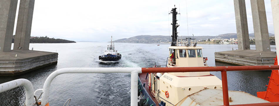 &ldquo;雪龍&rdquo;號(hào)?？堪拇罄麃喕舭吞馗垩a(bǔ)給(高清)