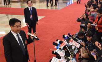 教育部部長(zhǎng)陳寶生接受采訪(fǎng)