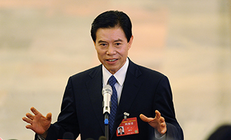 商務(wù)部部長(zhǎng)鐘山接受采訪(fǎng)