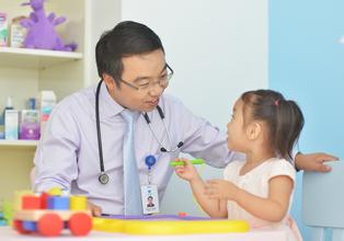 加強兒科醫(yī)生、助產士等緊缺人才培養(yǎng)