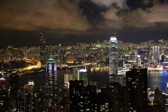 中央對香港行政長官是有標準的，是一貫的