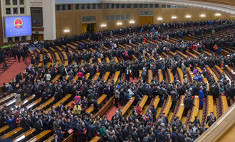 閉幕會結(jié)束后，代表離開會場