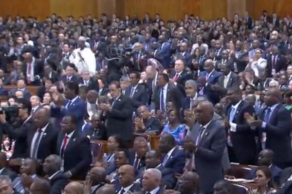 辛識(shí)平：掌聲，激蕩聚同心