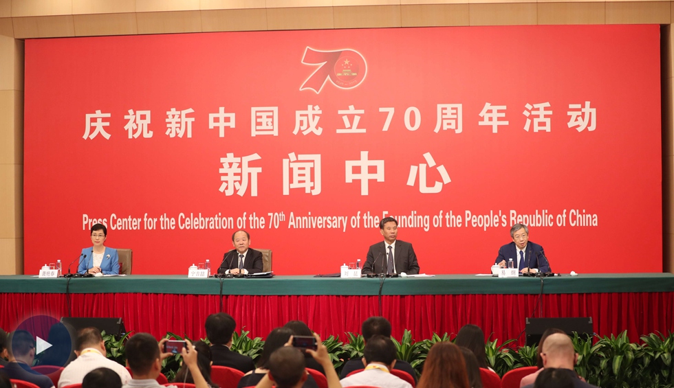 以新發(fā)展理念為引領(lǐng)，推進(jìn)中國經(jīng)濟(jì)平穩(wěn)健康可持續(xù)發(fā)展