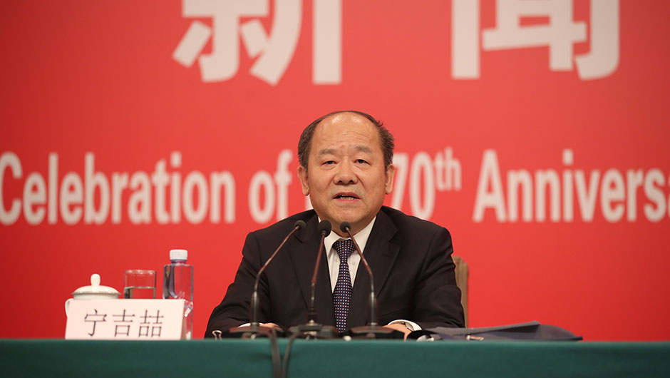 國家發(fā)展和改革委員會(huì)副主任、國家統(tǒng)計(jì)局局長(zhǎng)寧吉喆介紹相關(guān)情況