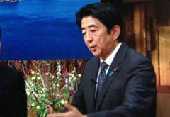 安倍搬起石頭要砸誰的腳？