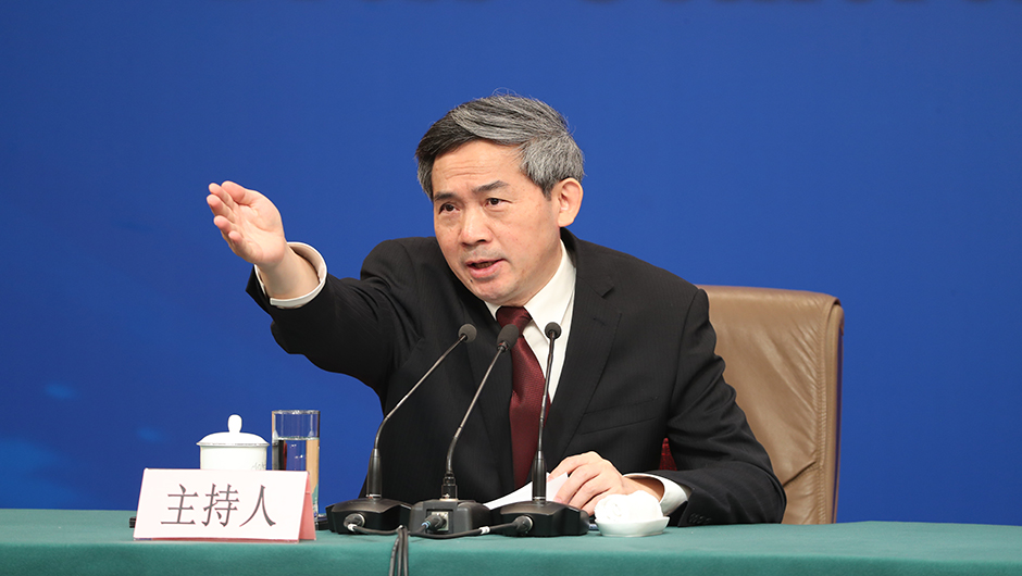 主持人邀請記者提問