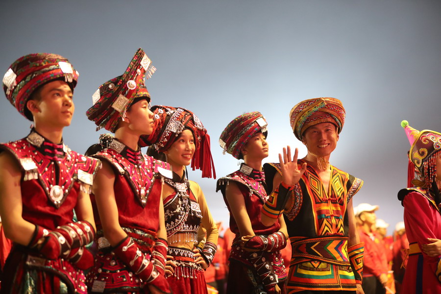 好兒好女好家園，齊心奔小康，共圓中國夢