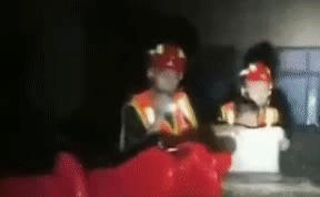 整理箱變小船 小朋友，消防員叔叔來了！