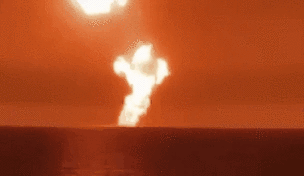 驚人！火光沖天 里海海面發(fā)生巨大爆炸