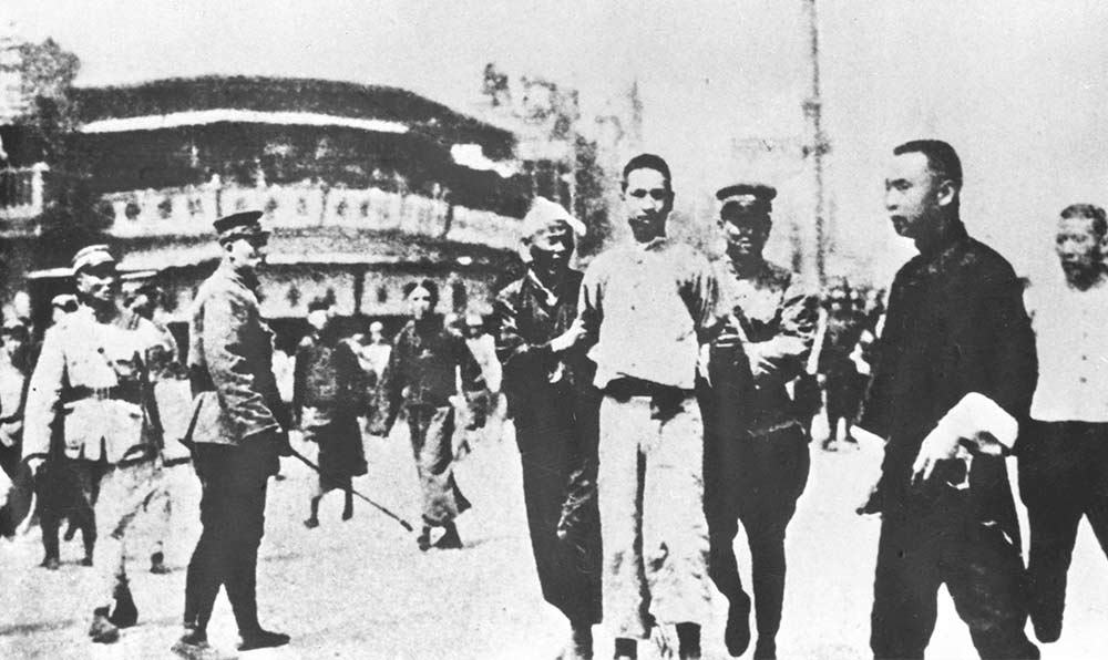 1927年4月12日 &ldquo;四?一二&rdquo;反革命政變，國民黨反動(dòng)派捕殺大批共產(chǎn)黨員和工人、學(xué)生、群眾