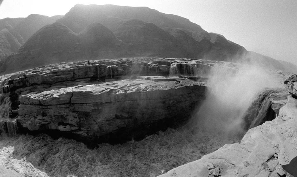 黃河壺口瀑布景色。