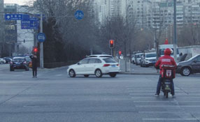 瘋狂&rdquo;外賣 板子應(yīng)該打在誰身上？