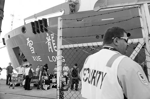 21日，雪龍?zhí)栒郎?zhǔn)備從澳大利亞的弗里曼特爾港啟程，前往MH370航班失聯(lián)疑似海域。