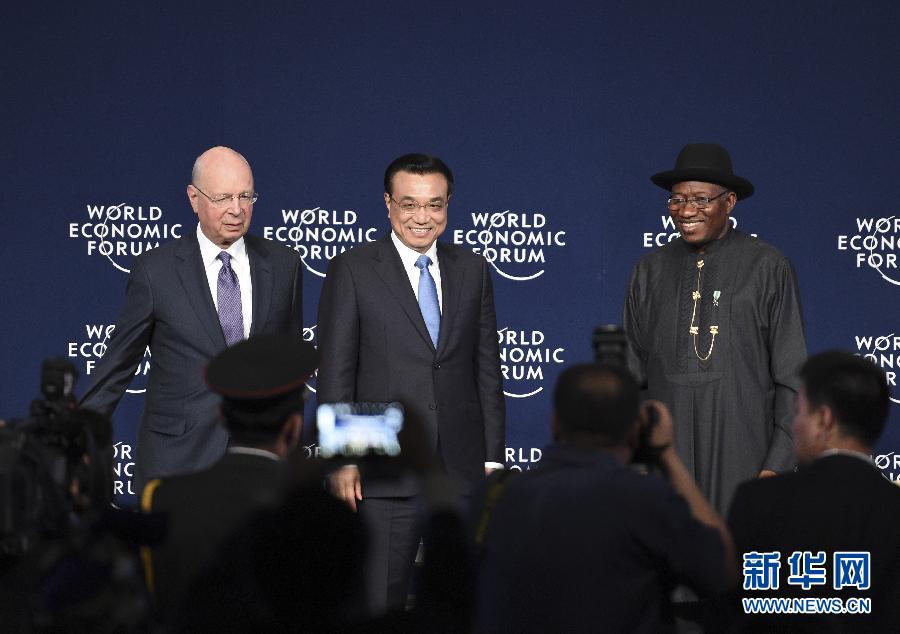 5月8日，中國國務(wù)院總理李克強(qiáng)在阿布賈出席第24屆世界經(jīng)濟(jì)論壇非洲峰會(huì)全會(huì)，發(fā)表題為《共同推動(dòng)非洲發(fā)展邁上新臺(tái)階》的特別致辭。新華社記者 李學(xué)仁 攝 