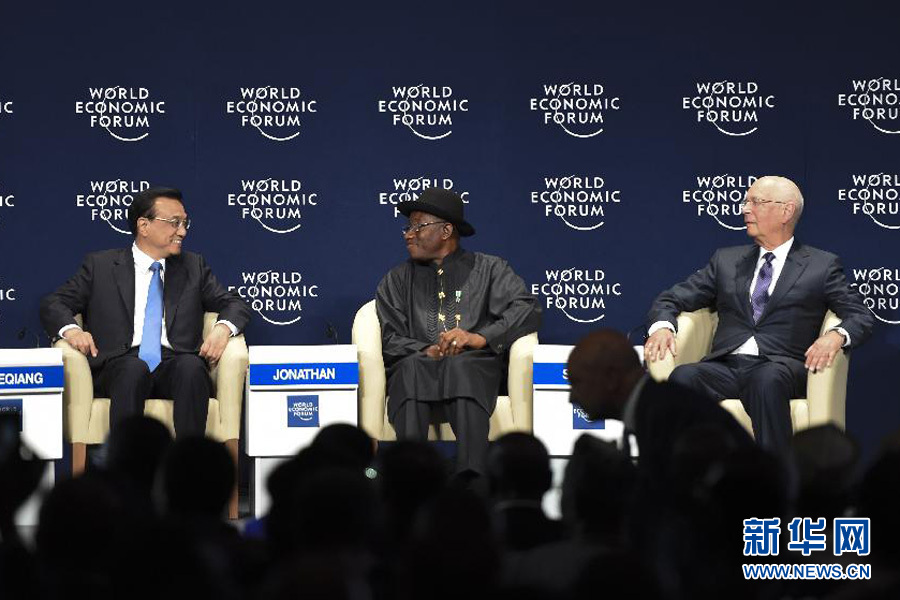 5月8日，中國國務(wù)院總理李克強(qiáng)在阿布賈出席第24屆世界經(jīng)濟(jì)論壇非洲峰會(huì)全會(huì)，發(fā)表題為《共同推動(dòng)非洲發(fā)展邁上新臺(tái)階》的特別致辭。新華社記者 李學(xué)仁 攝 