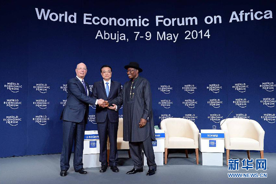 5月8日，國務(wù)院總理李克強(qiáng)在阿布賈出席第24屆世界經(jīng)濟(jì)論壇非洲峰會全會，發(fā)表題為《共同推動(dòng)非洲發(fā)展邁上新臺階》的特別致辭。 新華社記者李濤 攝 