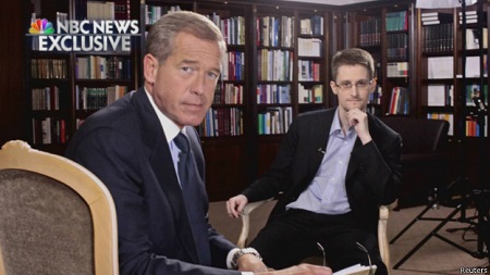 斯諾登稱，他曾作為美國中情局和國安局便衣特工在海外工作。