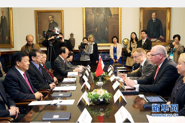 6月13日，中共中央政治局常委、中央書記處書記劉云山在赫爾辛基會見芬蘭議長海內(nèi)盧奧馬。 新華社記者姚大偉攝