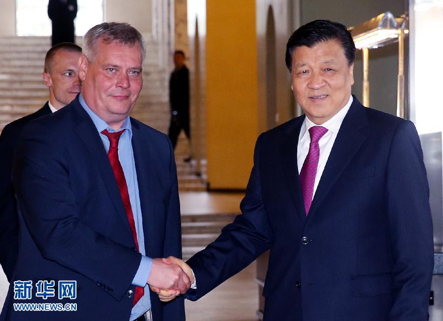 6月13日，中共中央政治局常委、中央書記處書記劉云山在赫爾辛基會見芬蘭社民黨主席、財政部長林內(nèi)。 新華社記者姚大偉攝